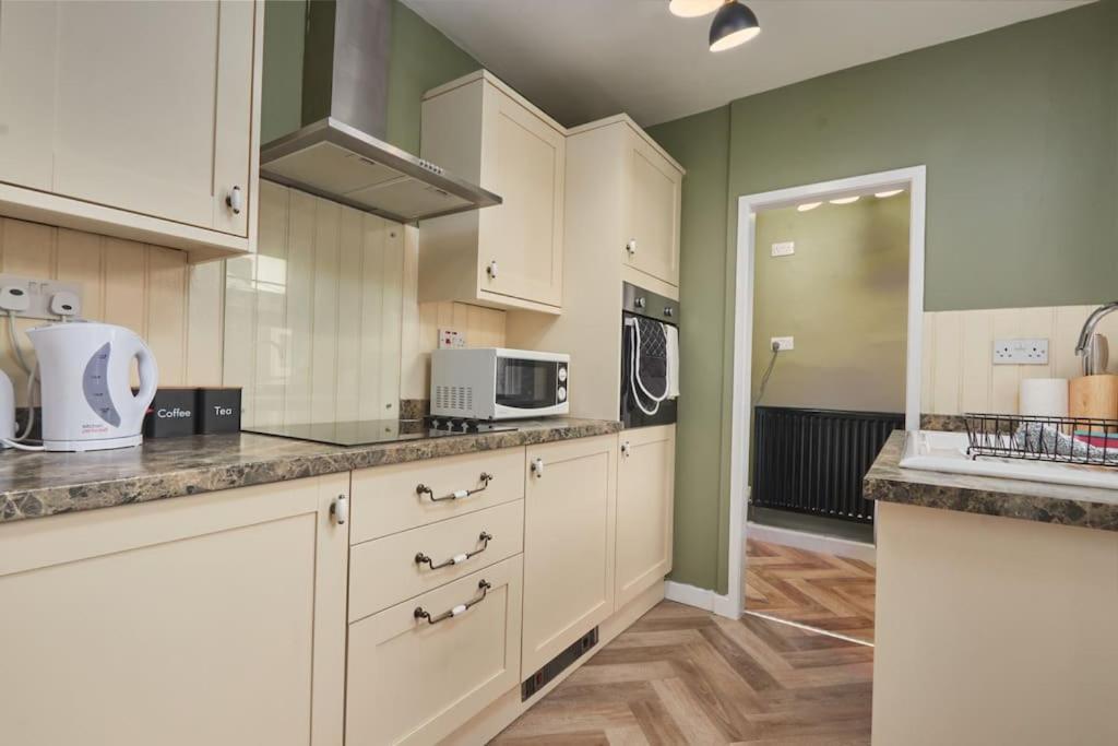 Cosy 3-Bedroom House In Seaham - Street Parking Kültér fotó