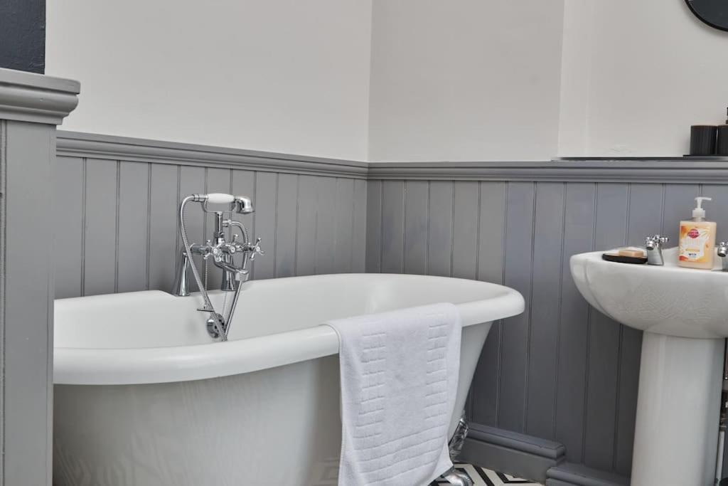 Cosy 3-Bedroom House In Seaham - Street Parking Kültér fotó